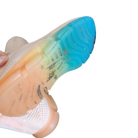 Pink and Blue Athletic Shoes with Breathable Mesh and Modern Design - Picture 8 of 10